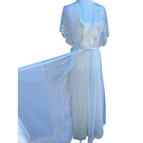 Vintage Other - Vintage Women's Night Gown Sleepwear V-Neck Floral Lace Ivory Size Medium